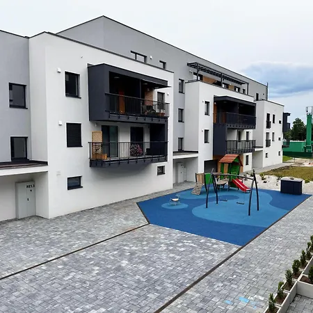 Moderný Navia Obklopený Nádhernou Prírodou A Wellness